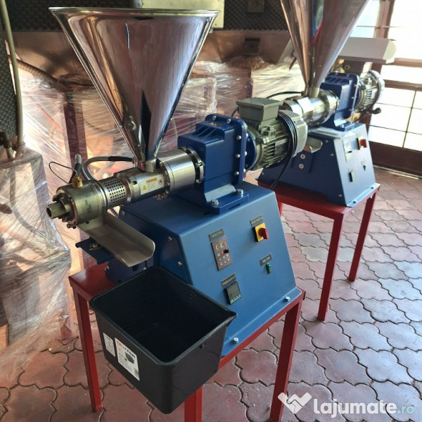 Presa ulei 220V, 2.1Kw 14kg pana la 20kg seminte tocate pe ora 