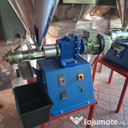 Presa ulei 220V, 2.1Kw 14kg pana la 20kg seminte tocate pe ora 
