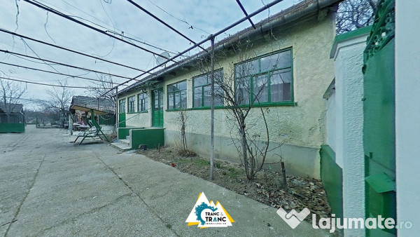 Casa traditionala cu 4 camere, in Cuvin 