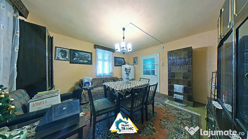 Casa traditionala cu 4 camere, in Cuvin 