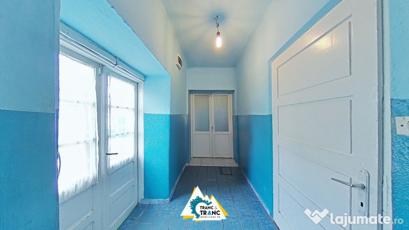 Casa traditionala cu 4 camere, in Cuvin 