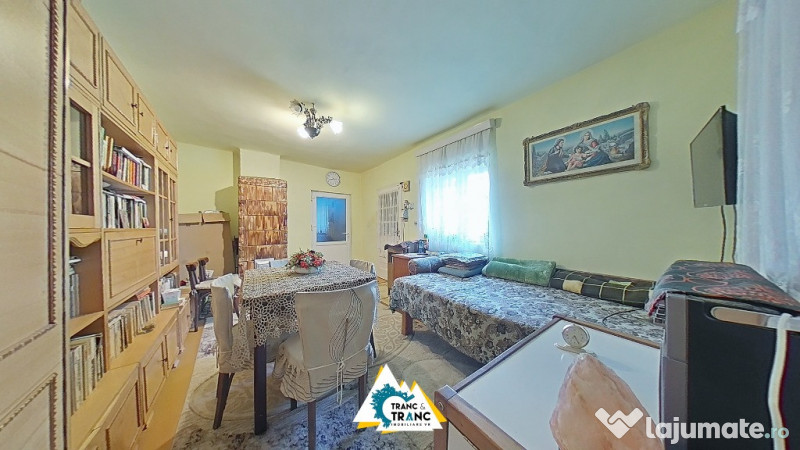 Casa traditionala cu 4 camere, in Cuvin 