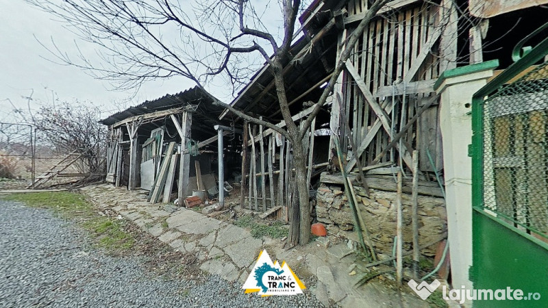 Casa traditionala cu 4 camere, in Cuvin 