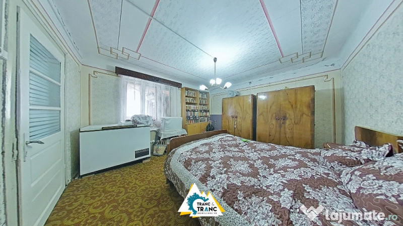 Casa traditionala cu 4 camere, in Cuvin 