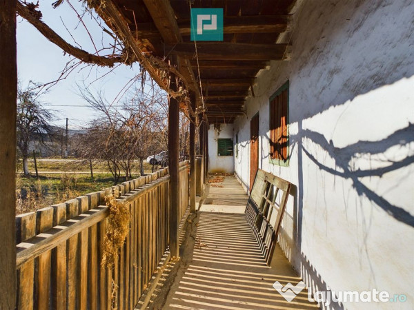 Casă rustică de vânzare în Tauț