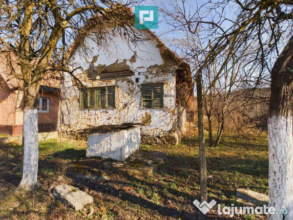 Casă rustică de vânzare în Tauț