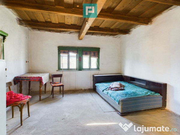 Casă rustică de vânzare în Tauț