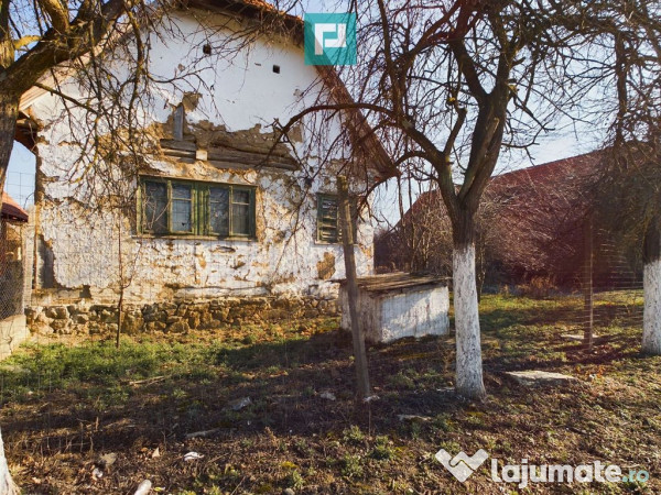 Casă rustică de vânzare în Tauț