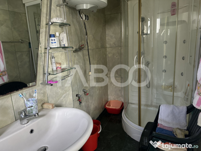 Casa familiala pentru locuit sau vacanta , spatioasa si conf