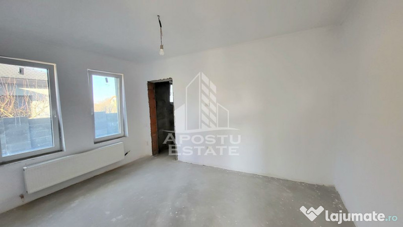 Jumatate de duplex nou cu 4 camere,Parta