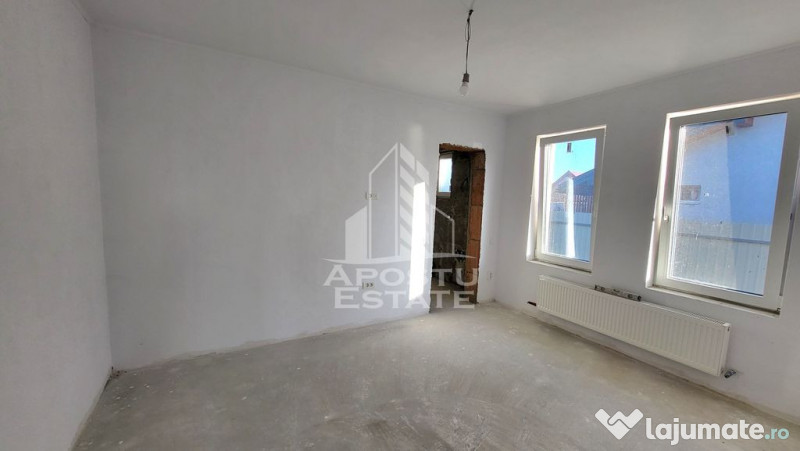 Jumatate de duplex nou cu 4 camere,Parta