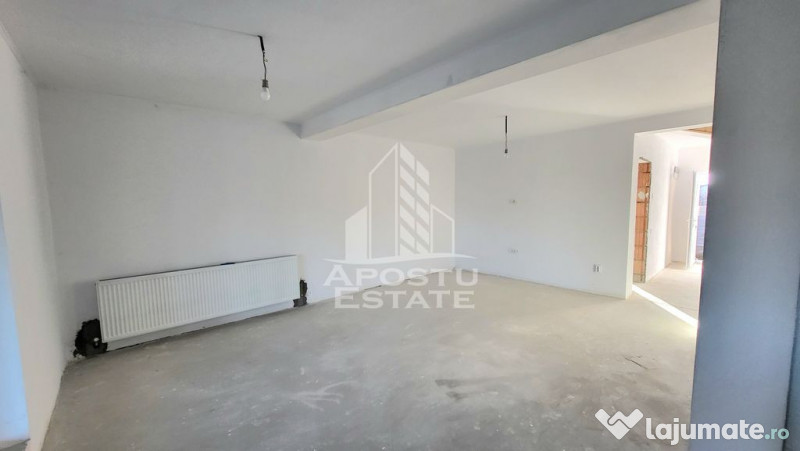 Jumatate de duplex nou cu 4 camere,Parta