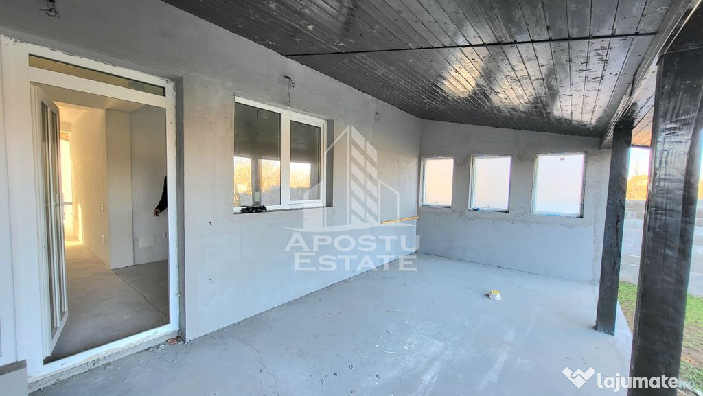 Jumatate de duplex nou cu 4 camere,Parta