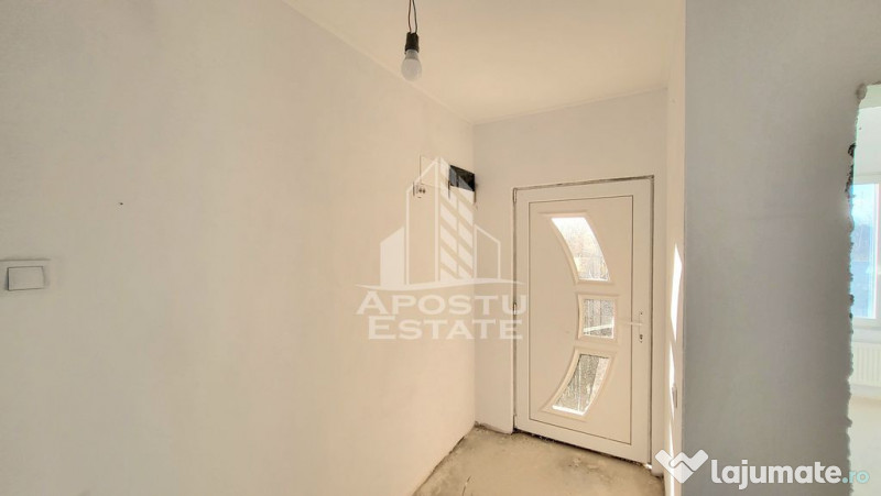 Jumatate de duplex nou cu 4 camere,Parta