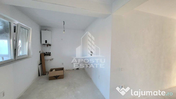 Jumatate de duplex nou cu 4 camere,Parta