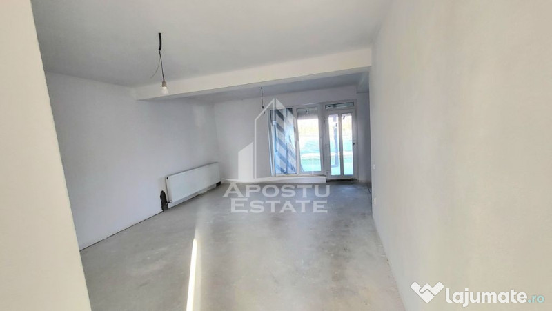 Jumatate de duplex nou cu 4 camere,Parta