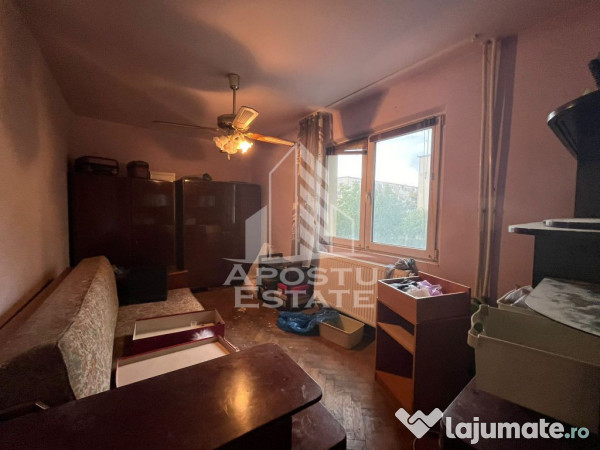 Apartament cu 3 camere, centrala proprie, etajul 1, zona ...
