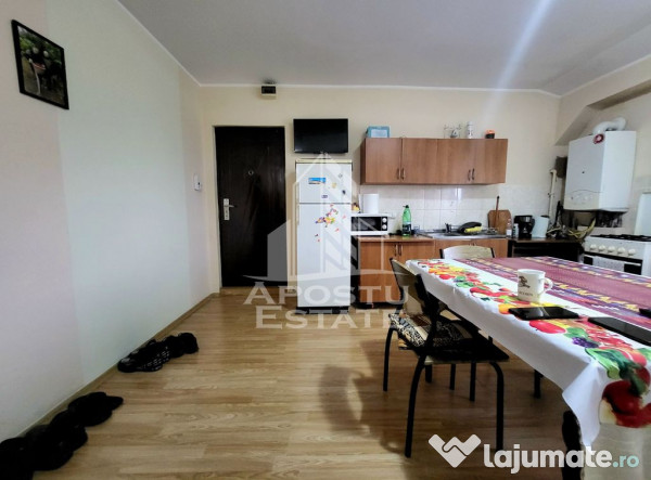 Apartament cu 3 camere, open-space, centrala proprie, zon...