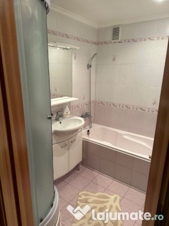 Spre inchiriere 3 camere in zona Trcatorul