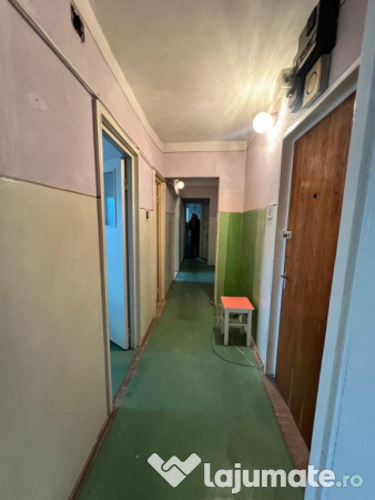 Apartament 3 camere decomandat zona Grivitei 
