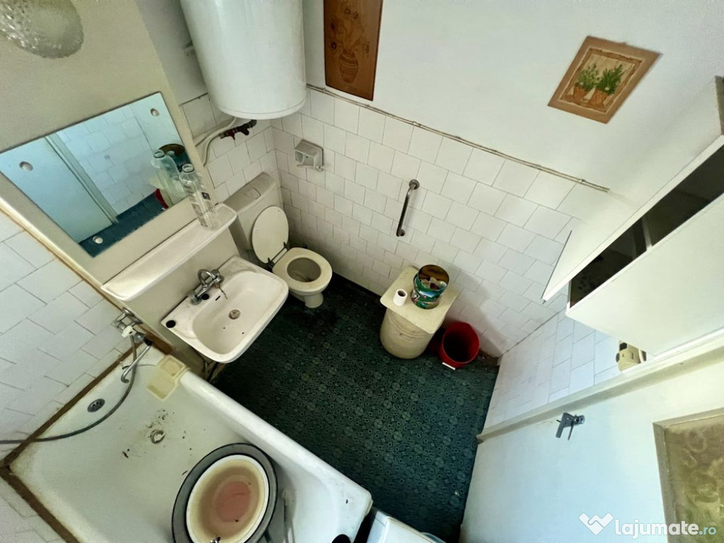 Apartament 3 camere decomandat zona Grivitei 