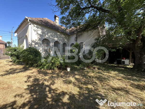 Casa cu potential de investitie in centrul satului 1540 mp t
