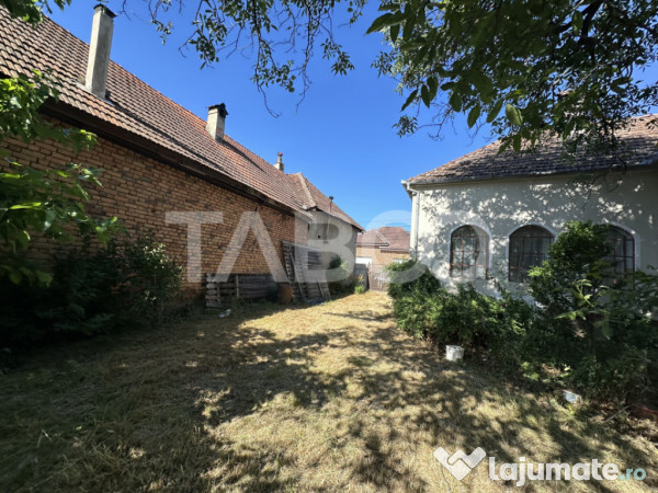 Casa cu potential de investitie in centrul satului 1540 mp t