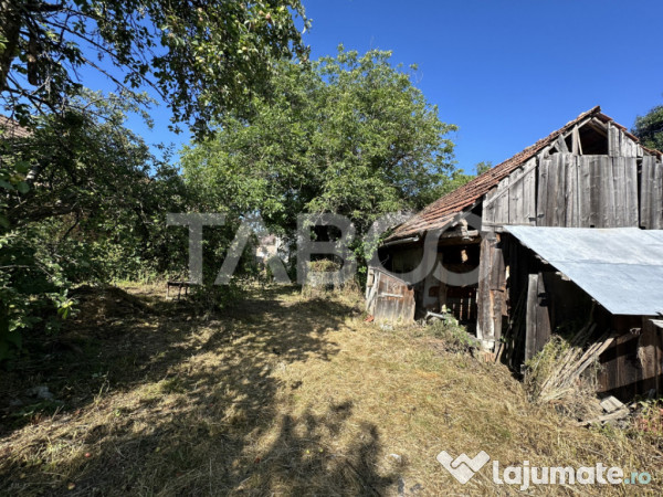 Casa cu potential de investitie in centrul satului 1540 mp t