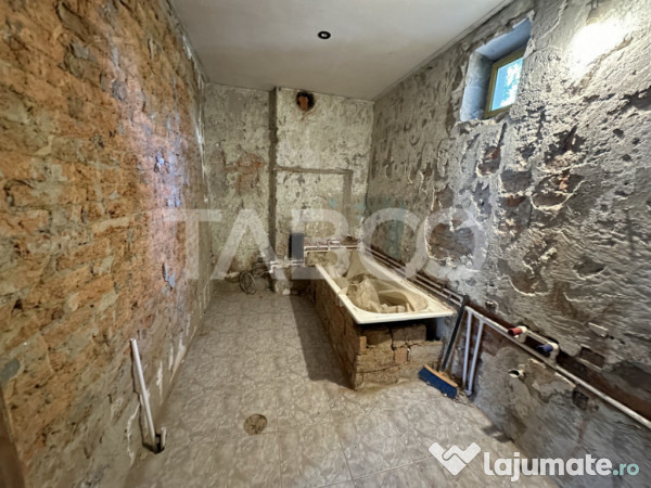 Casa cu potential de investitie in centrul satului 1540 mp t