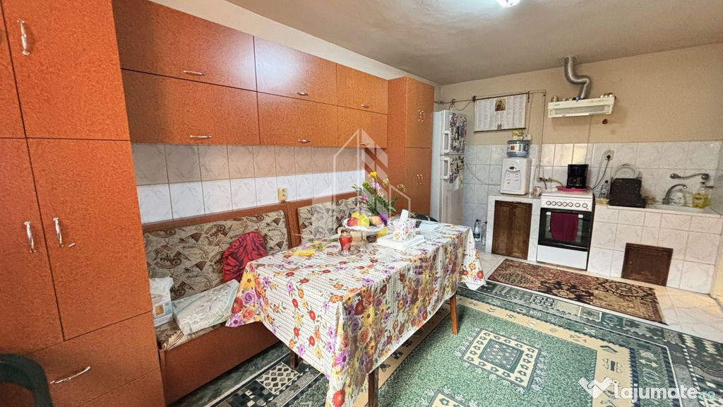 Casa spatioasa, teren 1348 mp, Giarmata