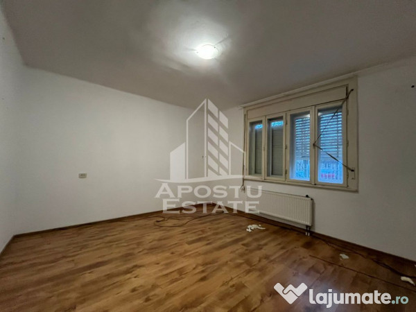 Casa individuala, cu 3 camere, 2 fronturi, teren 652, zon...