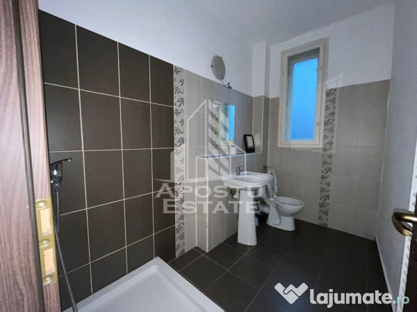 Casa individuala, cu 3 camere, 2 fronturi, teren 652, zon...