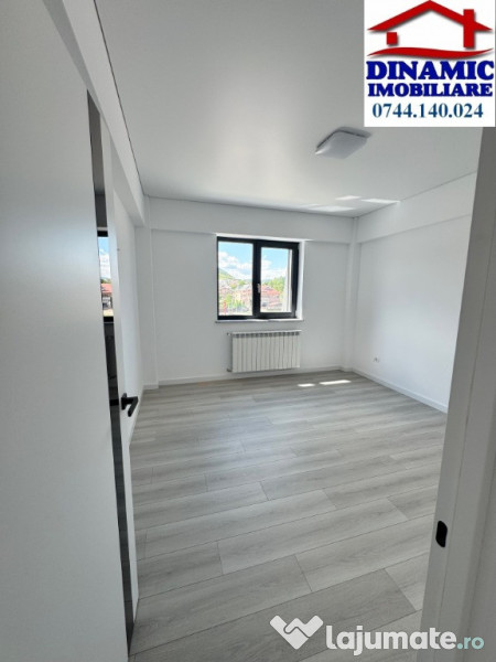 3 cam+2 balc,et.3/3,bloc 5 si 6.Preț de la 81.818 €+TVA 21% 