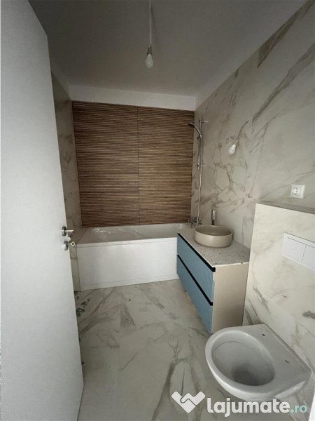 Apartament cu 2 camere decomandate si balcon zona Doamna Sta