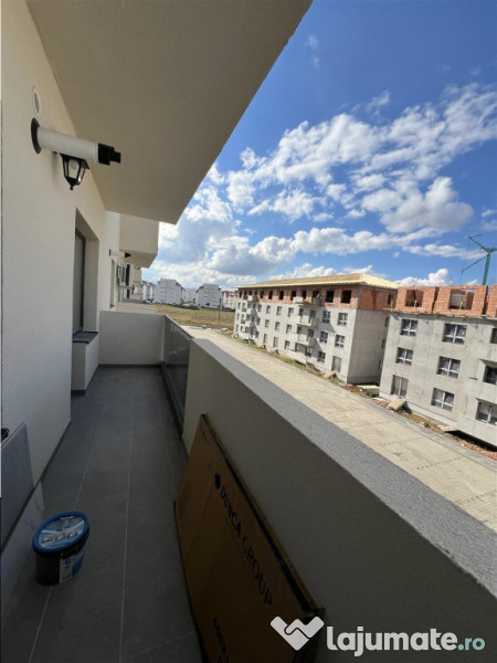 Apartament cu 2 camere decomandate si balcon zona Doamna Sta