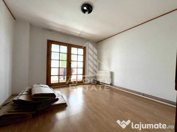 Apartament cu 3 camere, centrala proprie, zona Bucovina