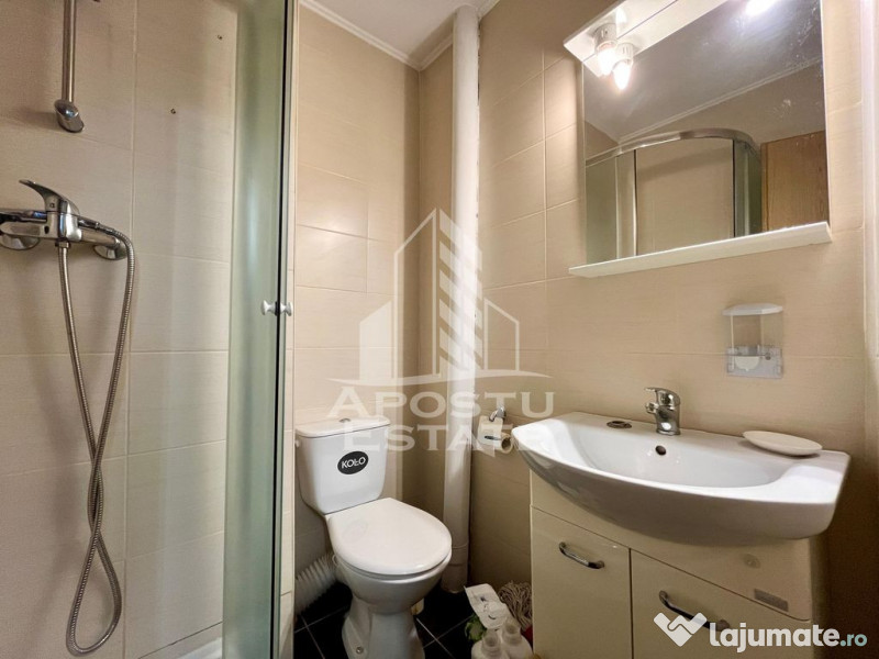 Apartament cu 3 camere, centrala proprie, zona Bucovina