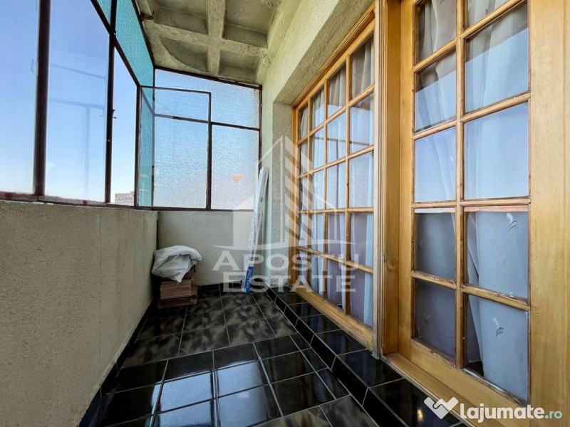 Apartament cu 3 camere, centrala proprie, zona Bucovina