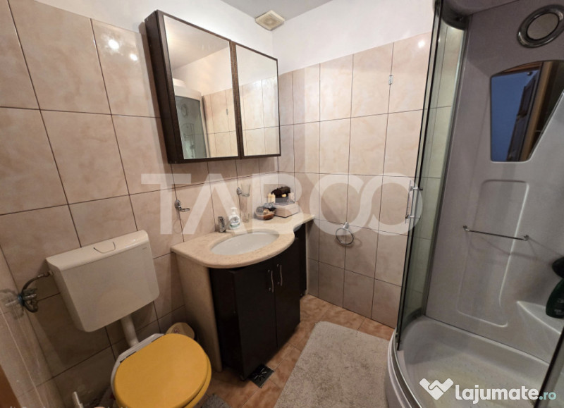 Apartament de vanzare 4 camere decomandat 74 mpu Valea Aurie