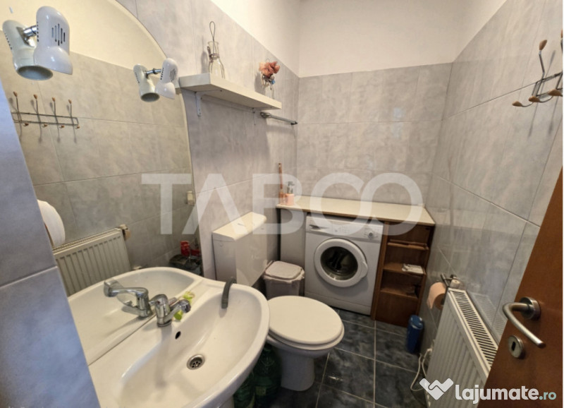 Apartament de vanzare 4 camere decomandat 74 mpu Valea Aurie