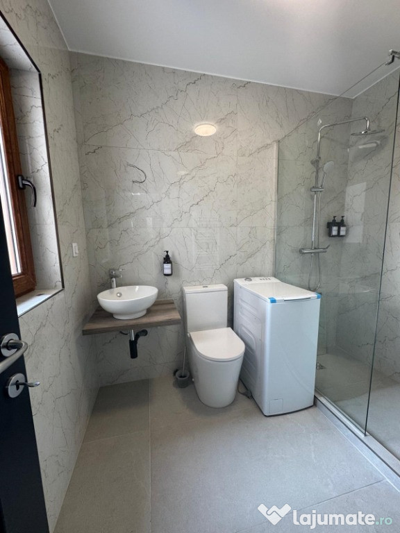 Apartament luxos 2 camere decomandat la doar 2 km de Umf