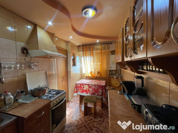 Apartament de vanzare cu 3 camere, 2 băi zona Pacurari- Luk