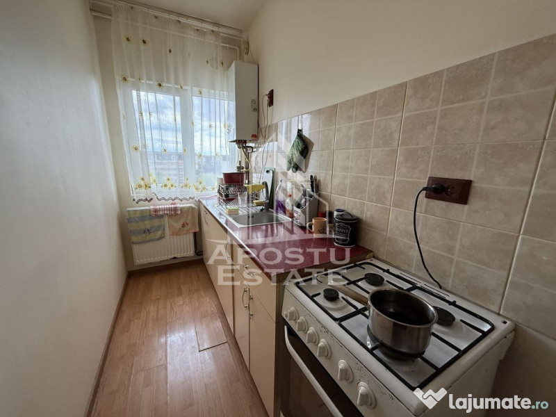 Apartament cu 3 camere, centrala proprie, zona Soarelui 