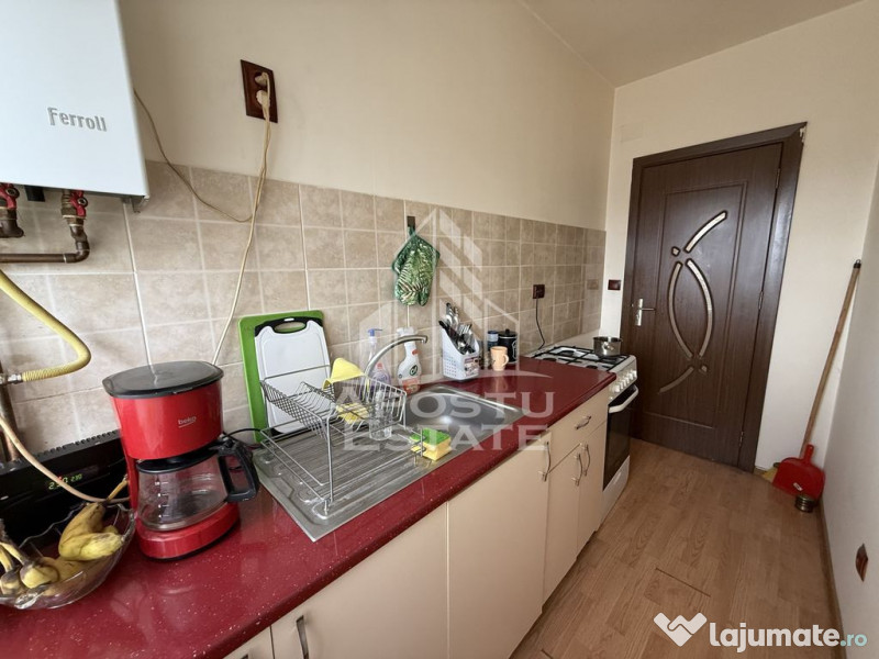 Apartament cu 3 camere, centrala proprie, zona Soarelui 