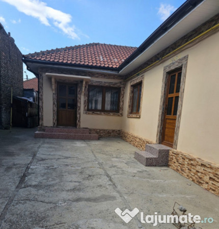 Casa de vanzare - zona Bratianu 