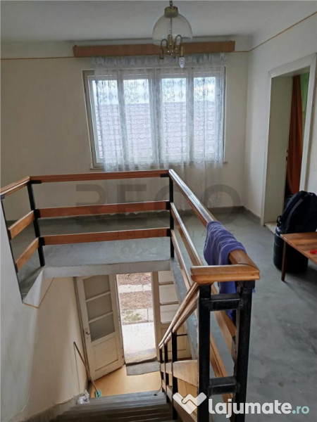 RECO CASA CU ETAJ IN MARGHITA 