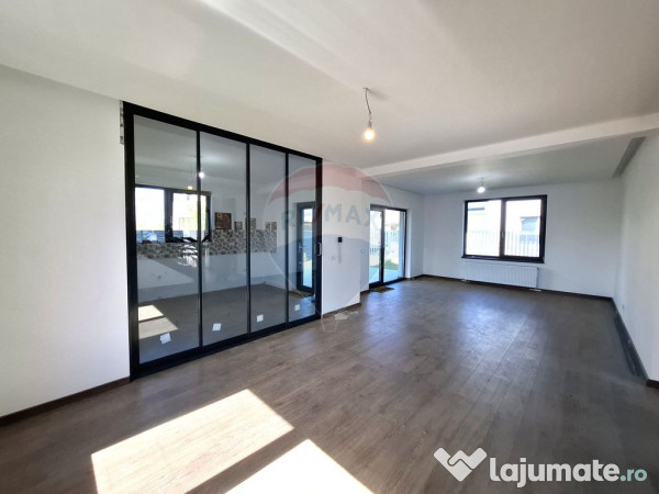 Vanzare Casa 4 camere, stil mediteranean,Domnesti