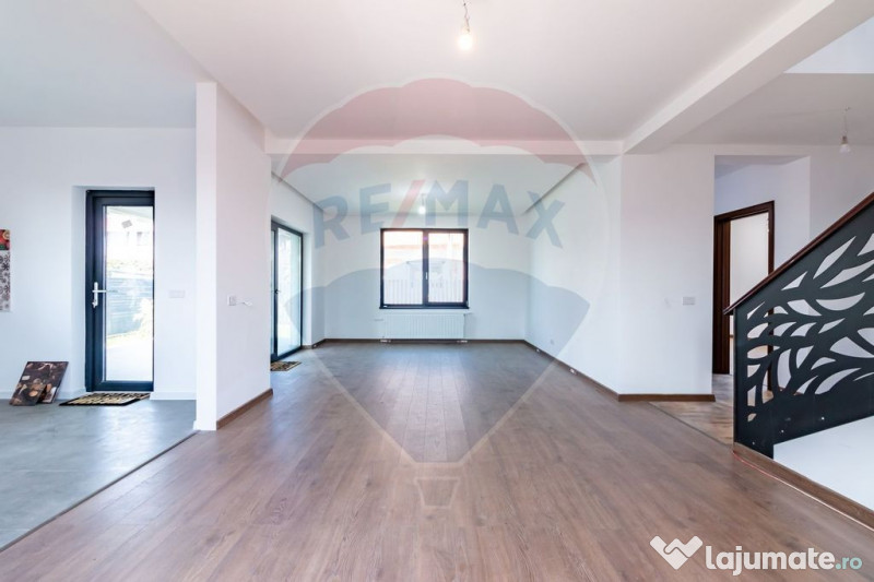 Vanzare Casa 4 camere, stil mediteranean,Domnesti