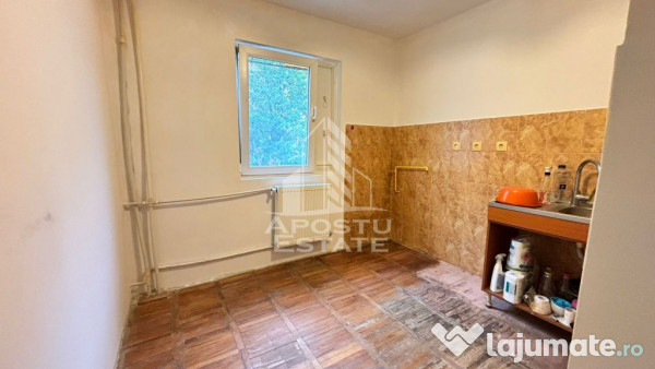 Apartament cu 2 camere, etajul intai, balcon 