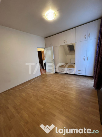 Vanzare apartament cu 2 camere decomandate cu parcare in vil 